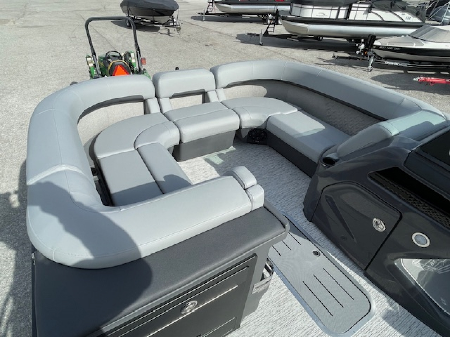 New 2026 Bennington 23' M Series Stern Lounge Tri-toon Boat