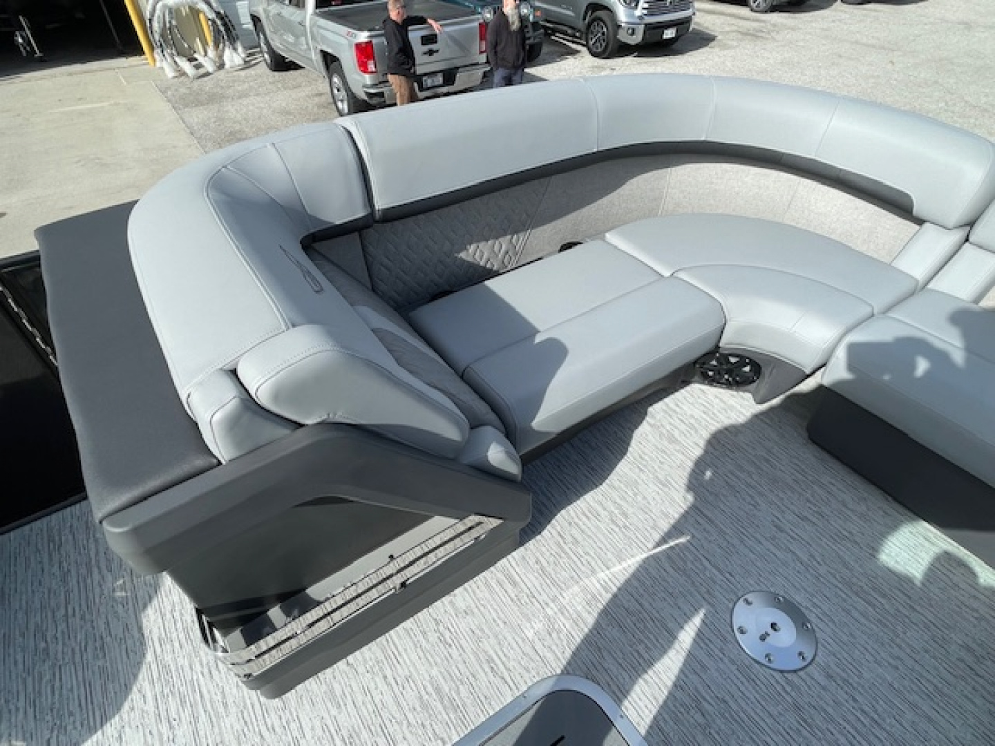 New 2026 Bennington 23' M Series Stern Lounge Tri-toon Boat