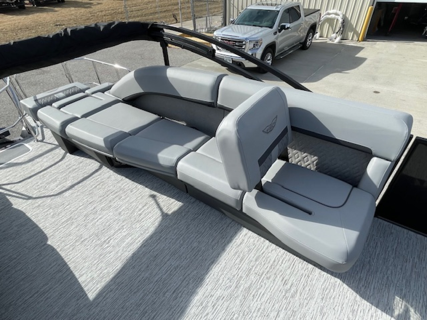 New 2026 Bennington 23' M Series Stern Lounge Tri-toon Boat