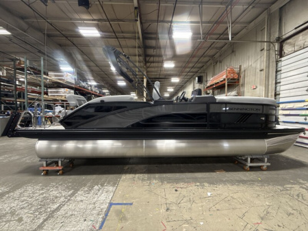 New 2026 Bennington 23' M Series Stern Lounge Tri-toon Boat