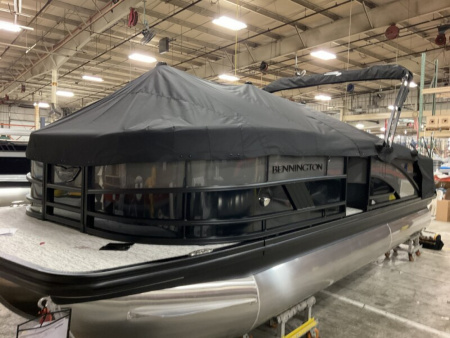 New 2026 Bennington 23' M Series Stern Lounge Tri-toon Boat