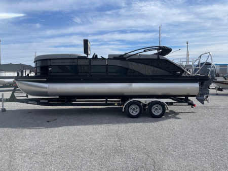 New 2026 Bennington 23' M Series Stern Lounge Tri-toon Boat