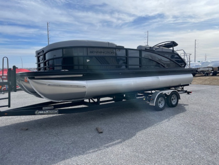 New 2026 Bennington 23' M Series Stern Lounge Tri-toon Boat