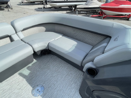 New 2026 Bennington 23' M Series Stern Lounge Tri-toon Boat