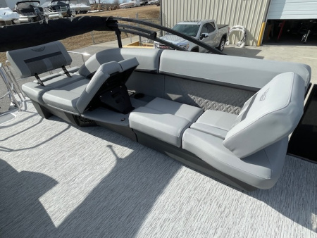 New 2026 Bennington 23' M Series Stern Lounge Tri-toon Boat