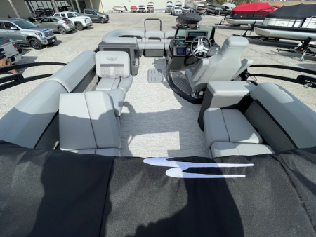 New 2026 Bennington 23' M Series Stern Lounge Tri-toon Boat
