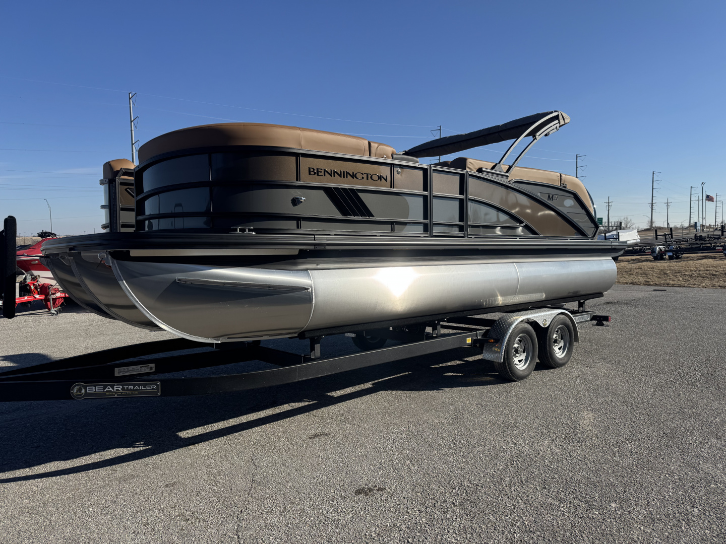 New 2026 Bennington 22' M Series Cruise Tri-toon Boat