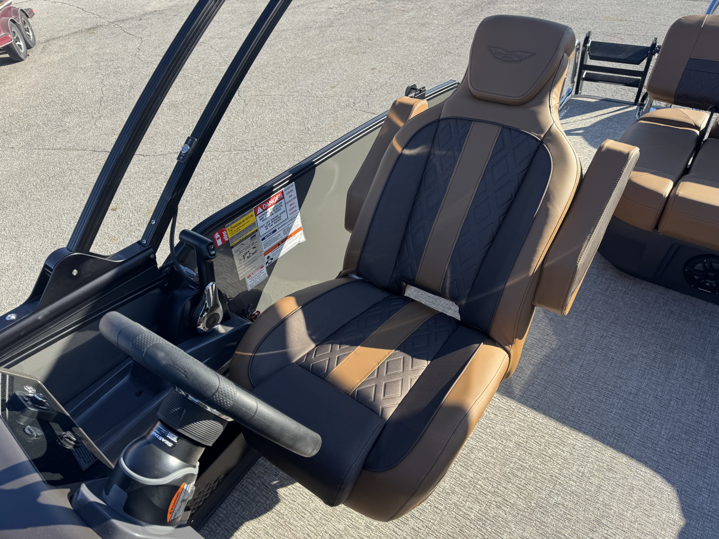 New 2026 Bennington 22' M Series Cruise Tri-toon Boat