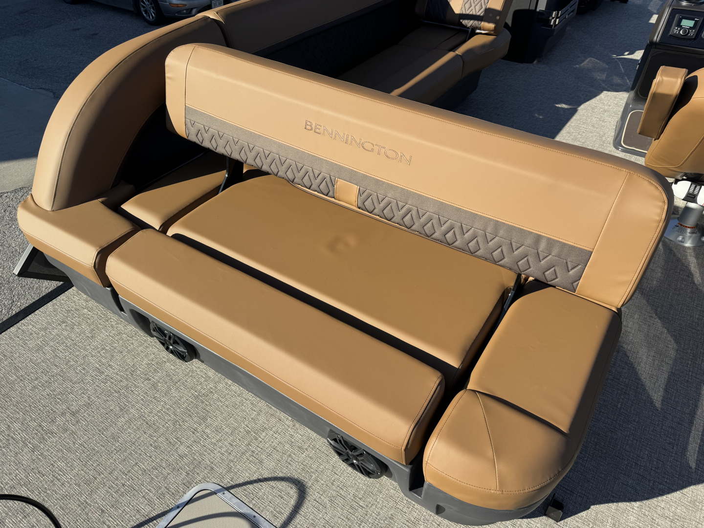 New 2026 Bennington 22' M Series Cruise Tri-toon Boat