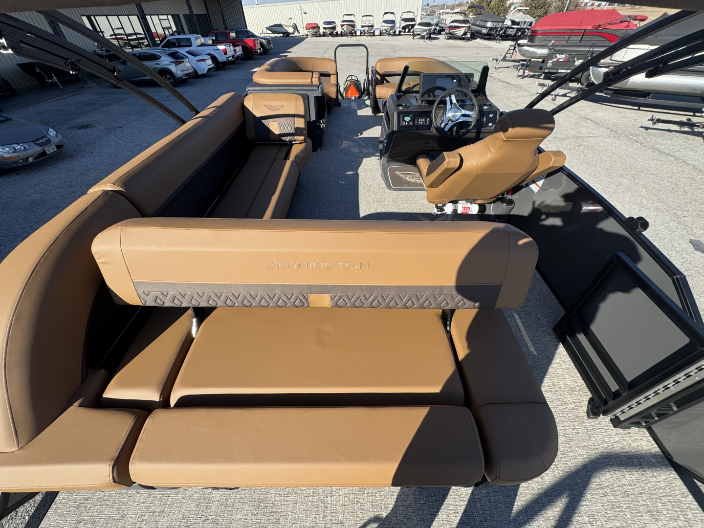 New 2026 Bennington 22' M Series Cruise Tri-toon Boat