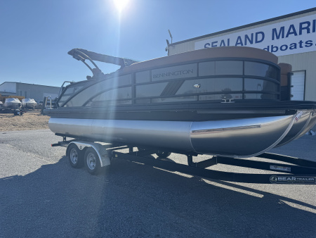 New 2026 Bennington 22' M Series Cruise Tri-toon Boat