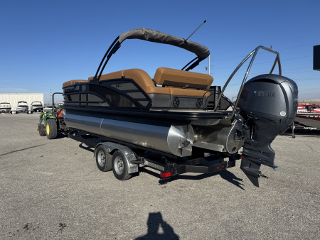 New 2026 Bennington 22' M Series Cruise Tri-toon Boat