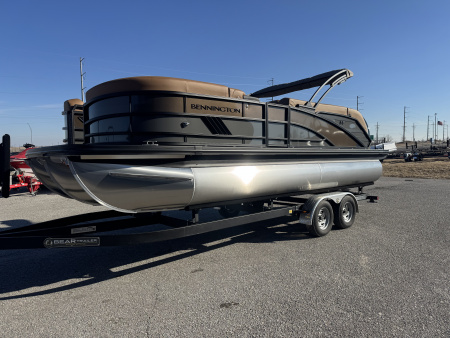 New 2026 Bennington 22' M Series Cruise Tri-toon Boat