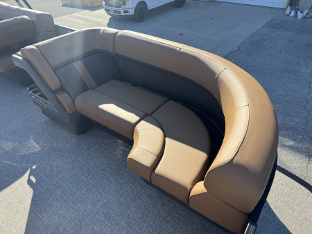 New 2026 Bennington 22' M Series Cruise Tri-toon Boat