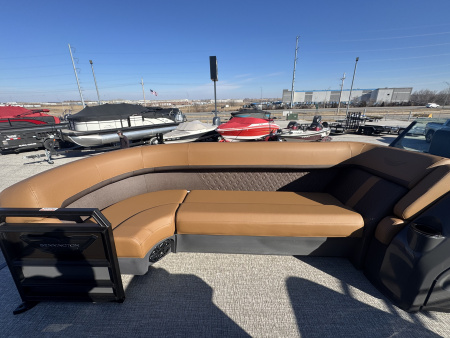 New 2026 Bennington 22' M Series Cruise Tri-toon Boat