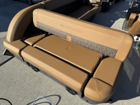 New 2026 Bennington 22' M Series Cruise Tri-toon Boat