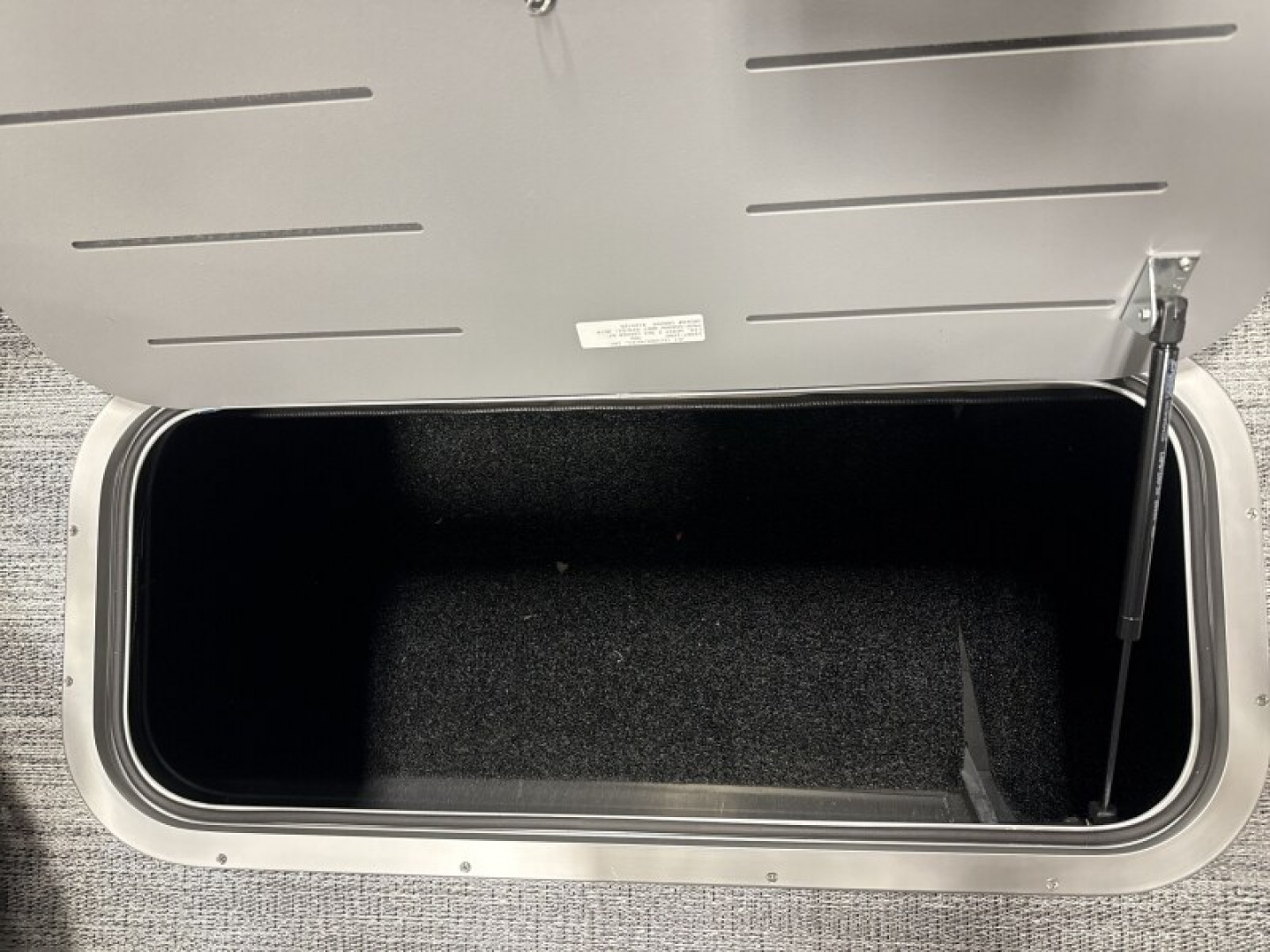 New 2026 Bennington 22' M Series Swingback Tri-toon Boat