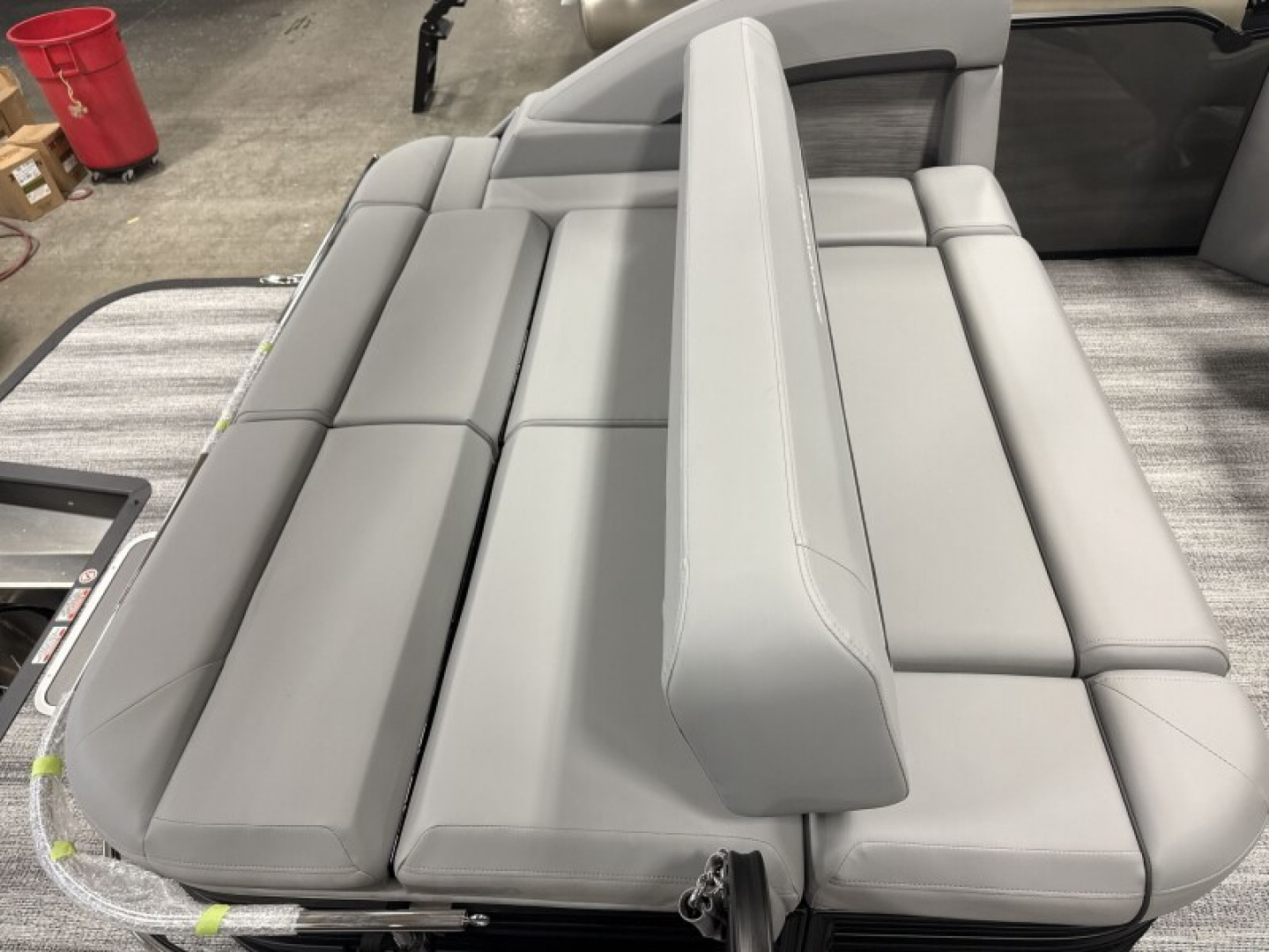 New 2026 Bennington 22' M Series Swingback Tri-toon Boat