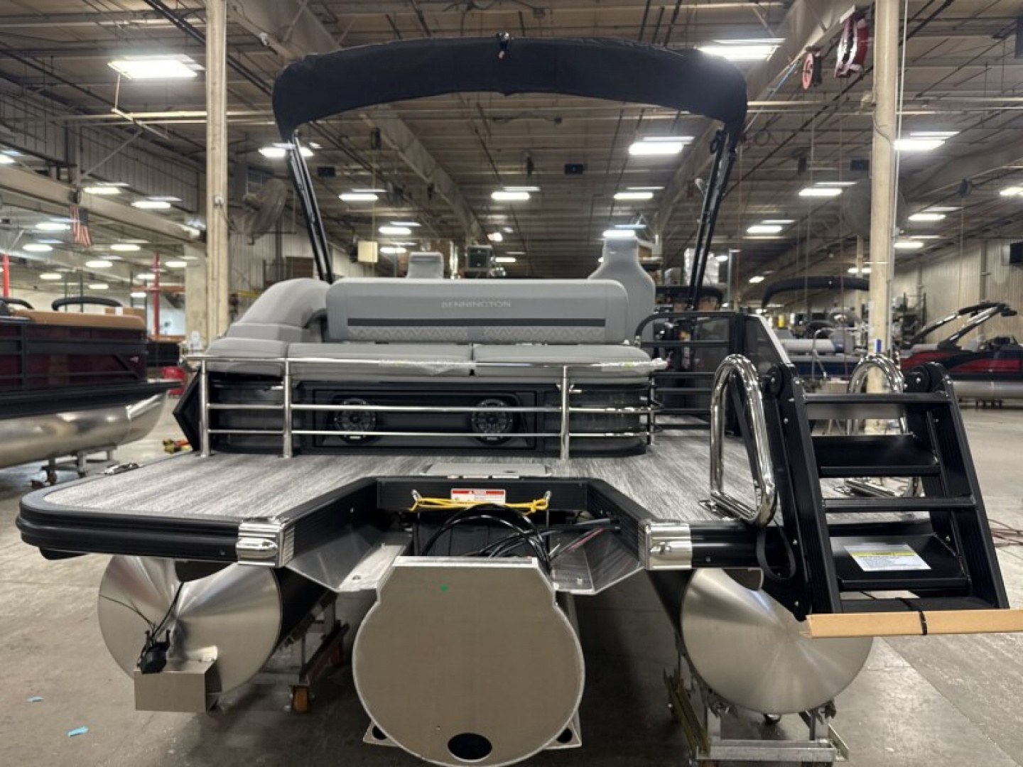 New 2026 Bennington 22' M Series Swingback Tri-toon Boat