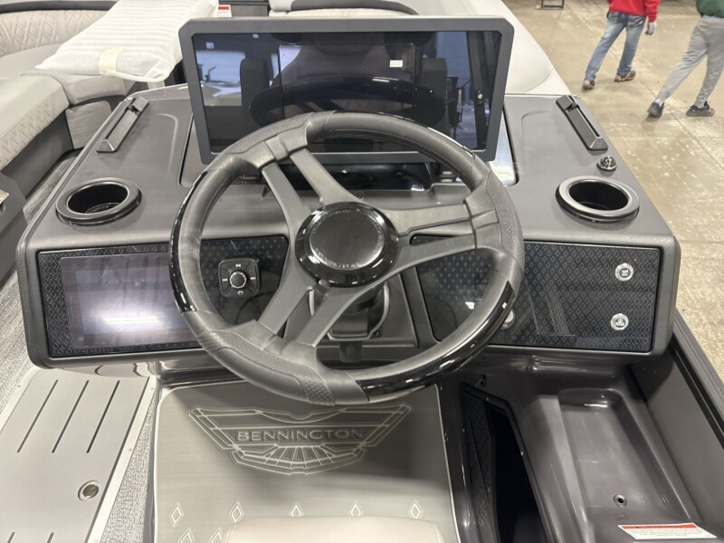 New 2026 Bennington 22' M Series Swingback Tri-toon Boat