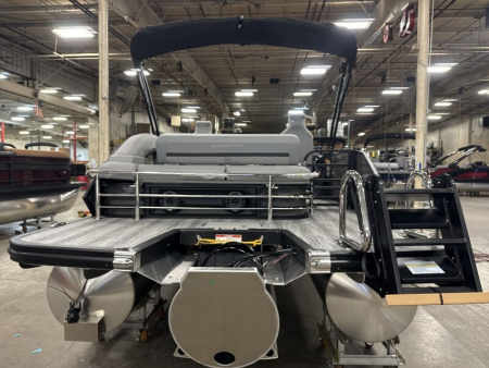 New 2026 Bennington 22' M Series Swingback Tri-toon Boat