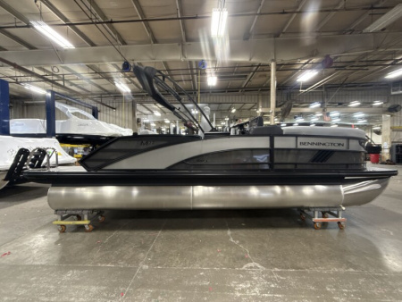 New 2026 Bennington 22' M Series Swingback Tri-toon Boat
