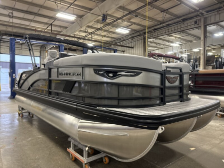 New 2026 Bennington 22' M Series Swingback Tri-toon Boat