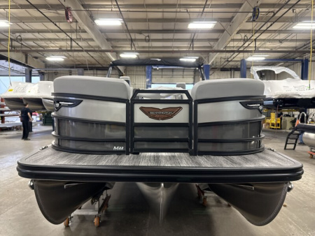 New 2026 Bennington 22' M Series Swingback Tri-toon Boat