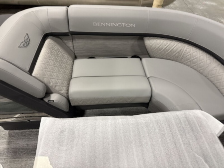 New 2026 Bennington 22' M Series Swingback Tri-toon Boat