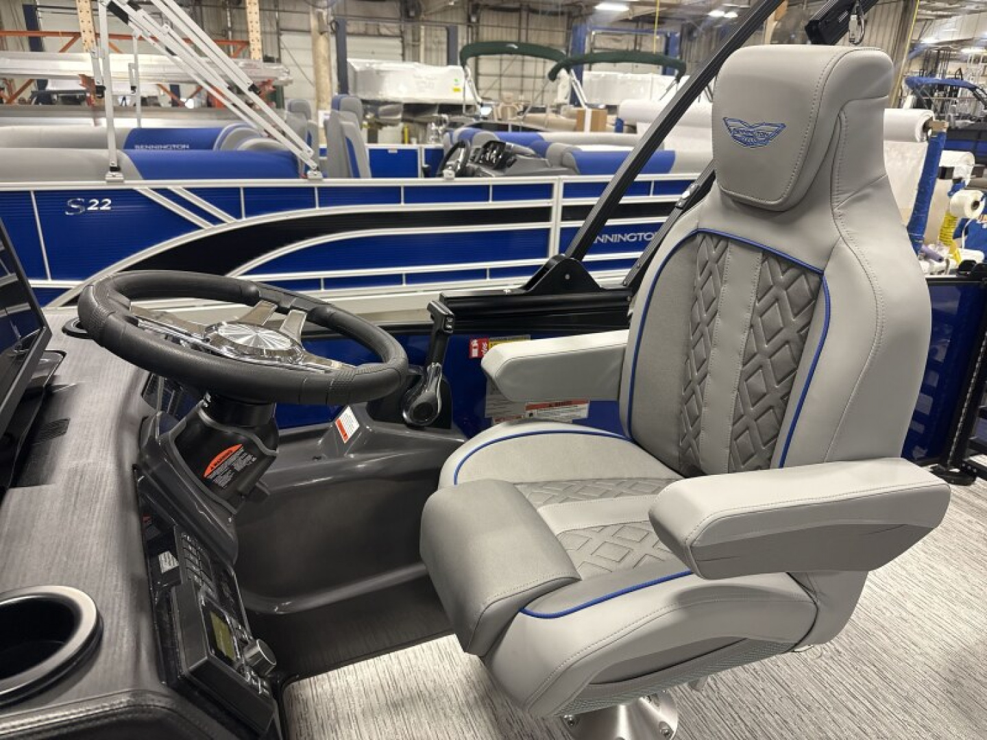 New 2026 Bennington M Series 22' Swingback Tri-toon Boat