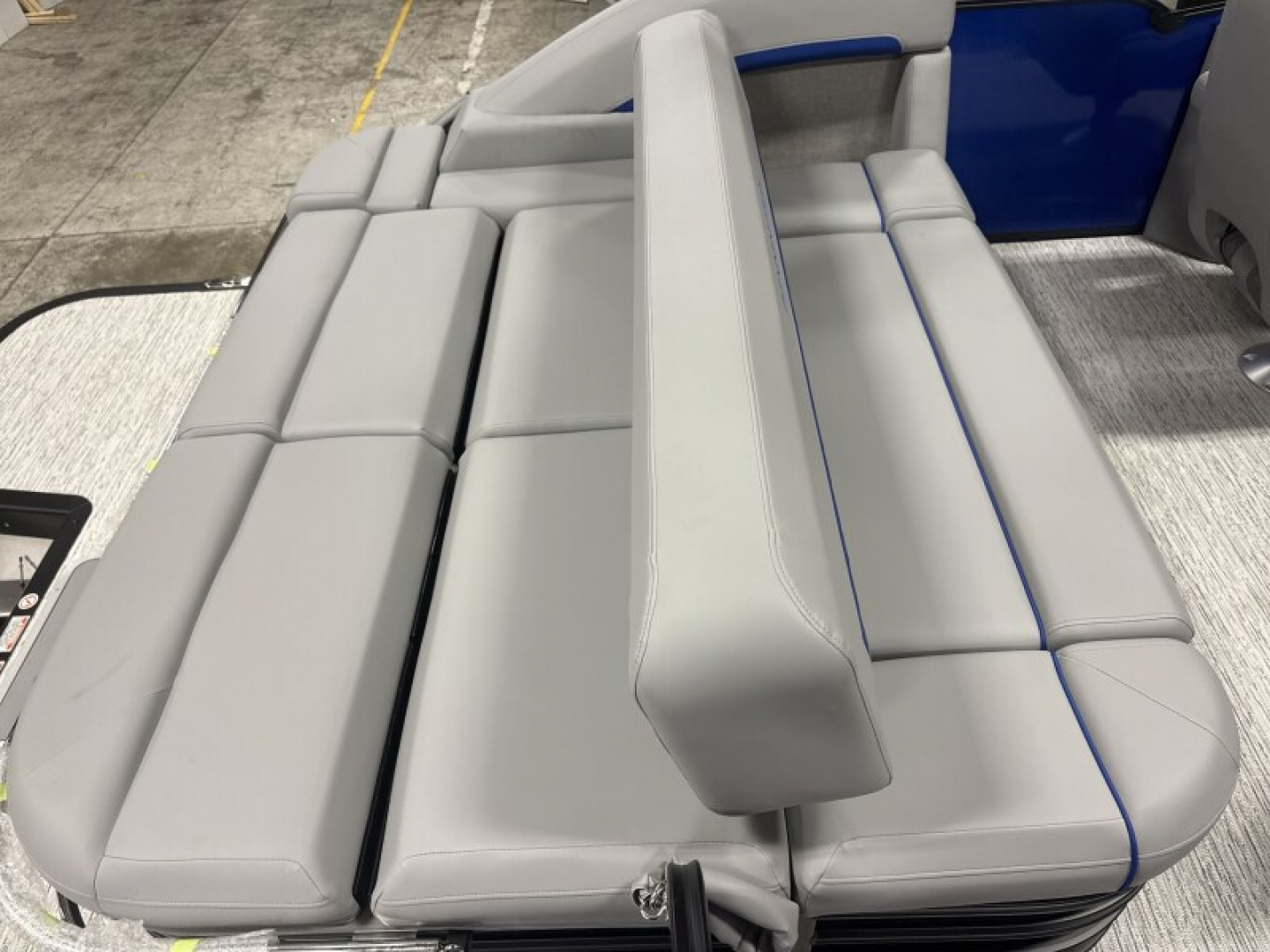 New 2026 Bennington M Series 22' Swingback Tri-toon Boat