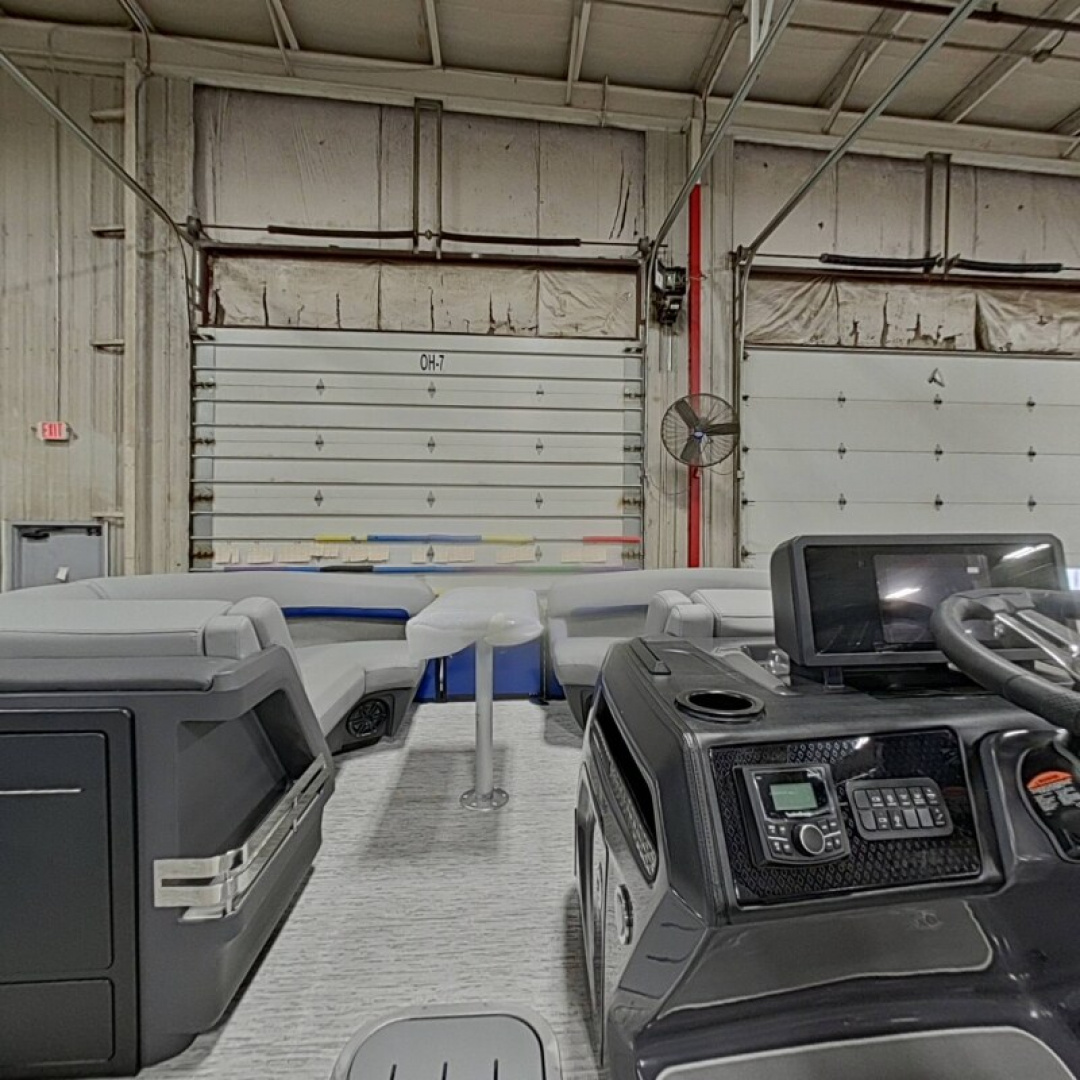 New 2026 Bennington M Series 22' Swingback Tri-toon Boat