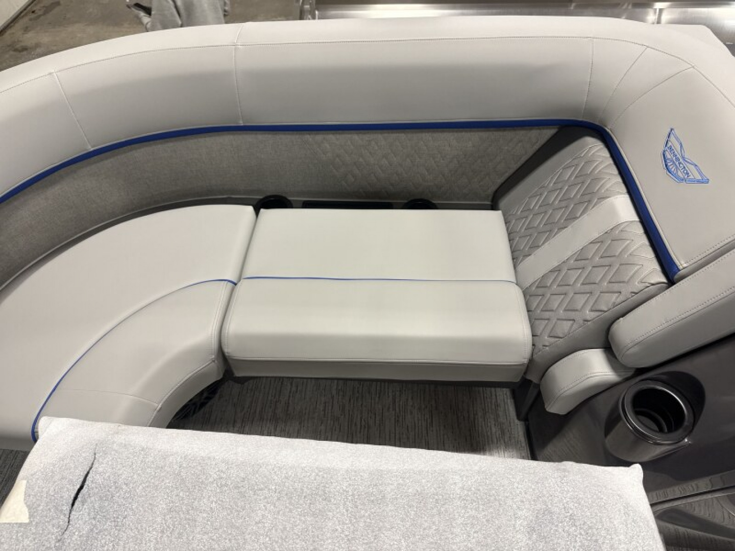 New 2026 Bennington M Series 22' Swingback Tri-toon Boat