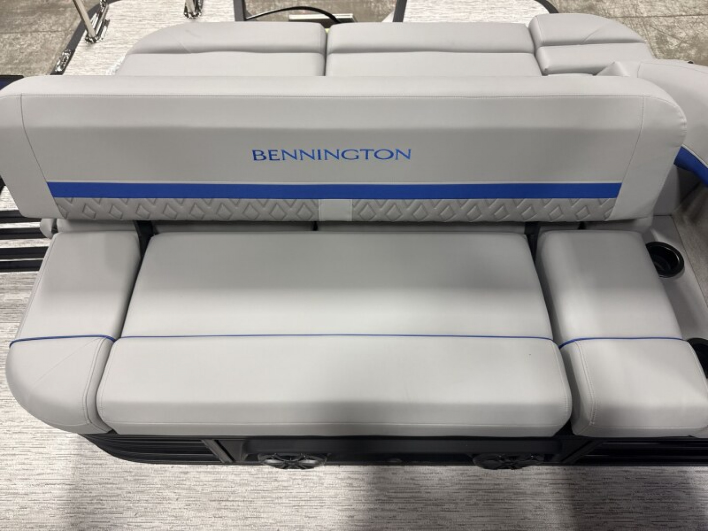 New 2026 Bennington M Series 22' Swingback Tri-toon Boat