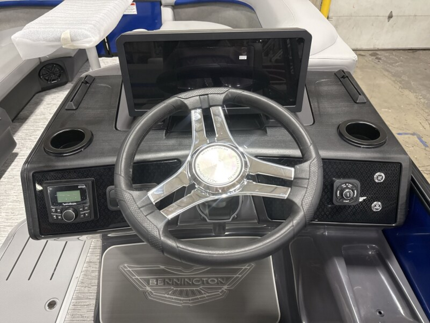 New 2026 Bennington M Series 22' Swingback Tri-toon Boat