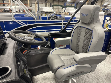 New 2026 Bennington M Series 22' Swingback Tri-toon Boat