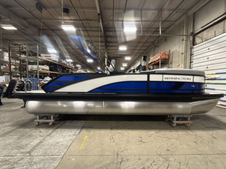 New 2026 Bennington M Series 22' Swingback Tri-toon Boat