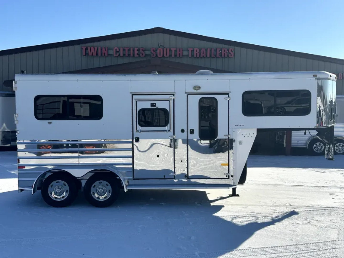 Used 2004 Sundowner 2 Horse Gooseneck