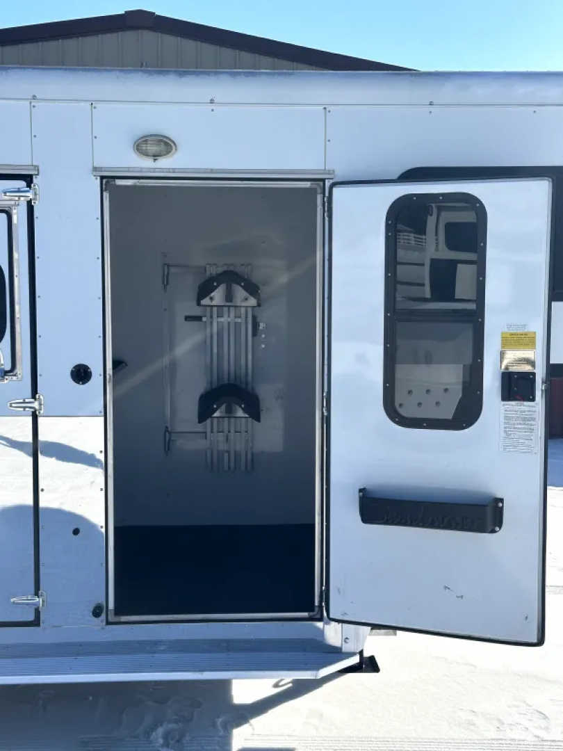 Used 2004 Sundowner 2 Horse Gooseneck