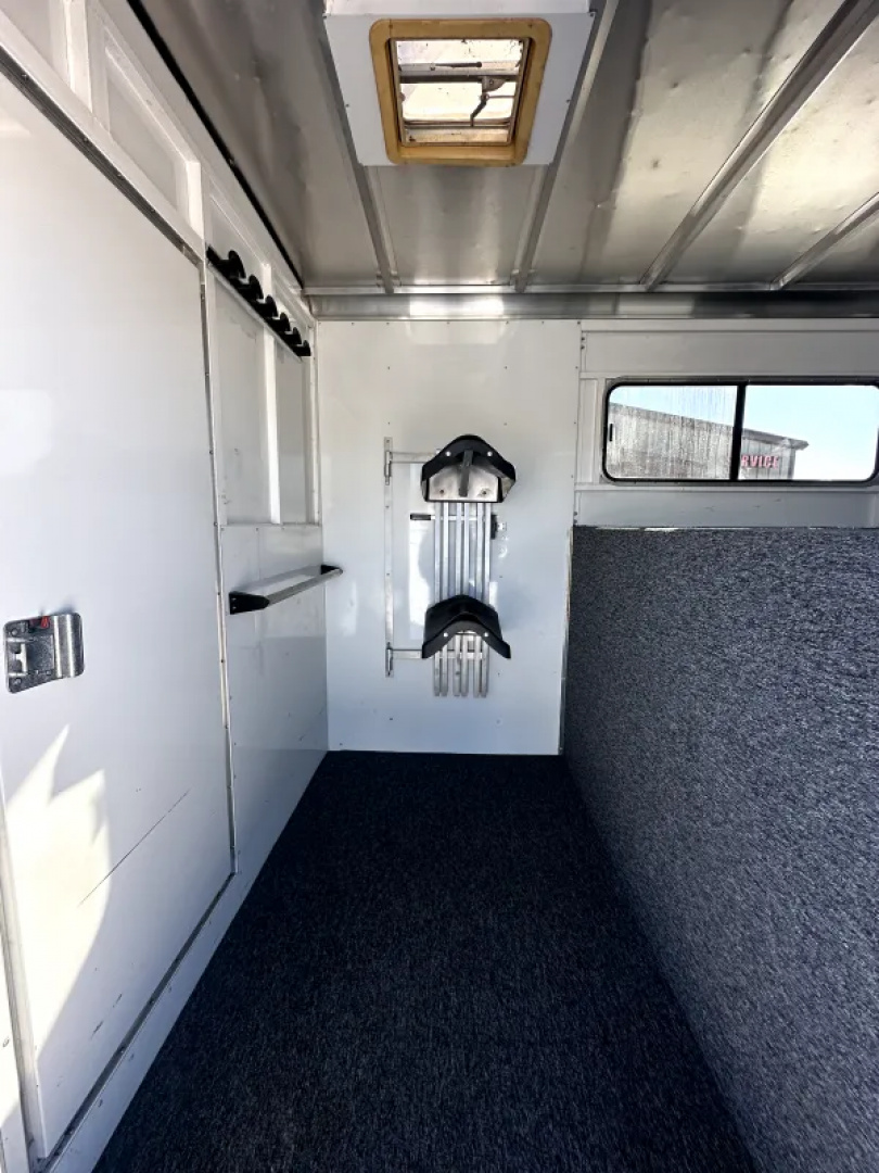 Used 2004 Sundowner 2 Horse Gooseneck