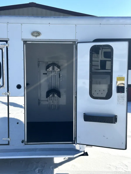 Used 2004 Sundowner 2 Horse Gooseneck