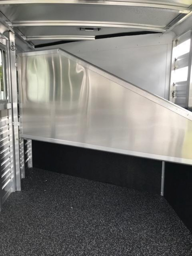 New 2026 Exiss Trailers 3H GN CXF Edition I Horse Trailer