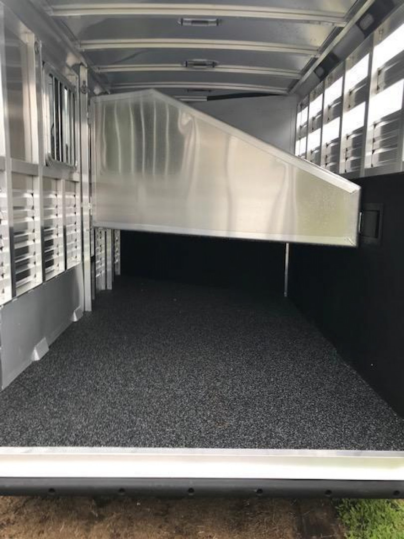 New 2026 Exiss Trailers 3H GN CXF Edition I Horse Trailer