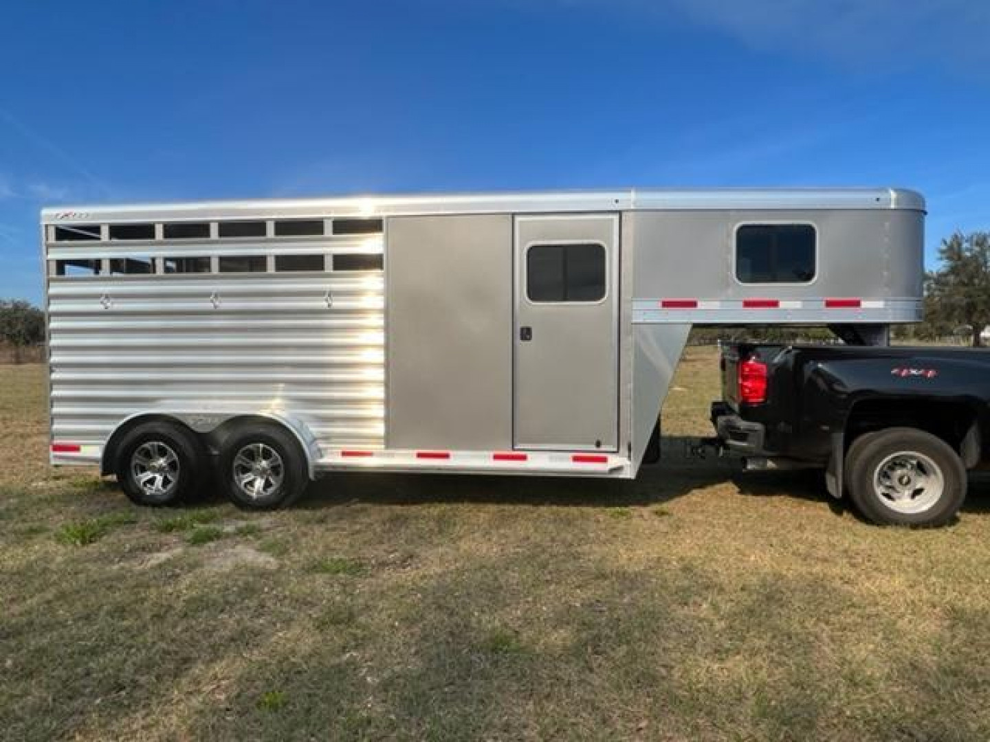 New 2026 Exiss Trailers 3H GN CXF Edition I Horse Trailer