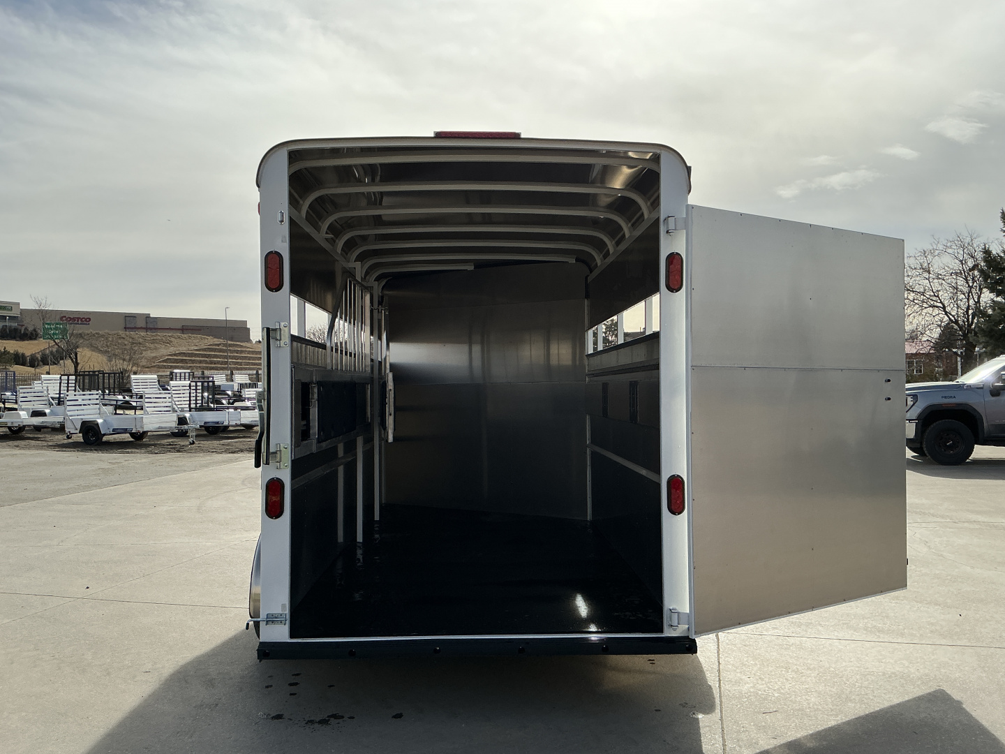 New EXTRA HEIGHT - 2026 Maverick 3 Place Horse Trailer