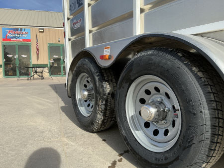 New EXTRA HEIGHT - 2026 Maverick 3 Place Horse Trailer