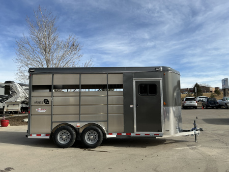 New EXTRA HEIGHT - 2026 Maverick 3 Place Horse Trailer