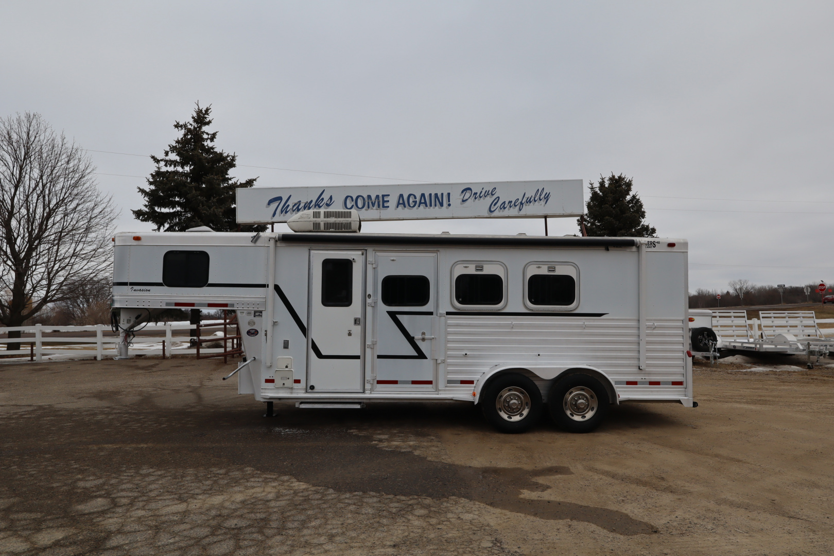 Used 2000 Cherokee 3 Place Weekender GN Horse Trailer