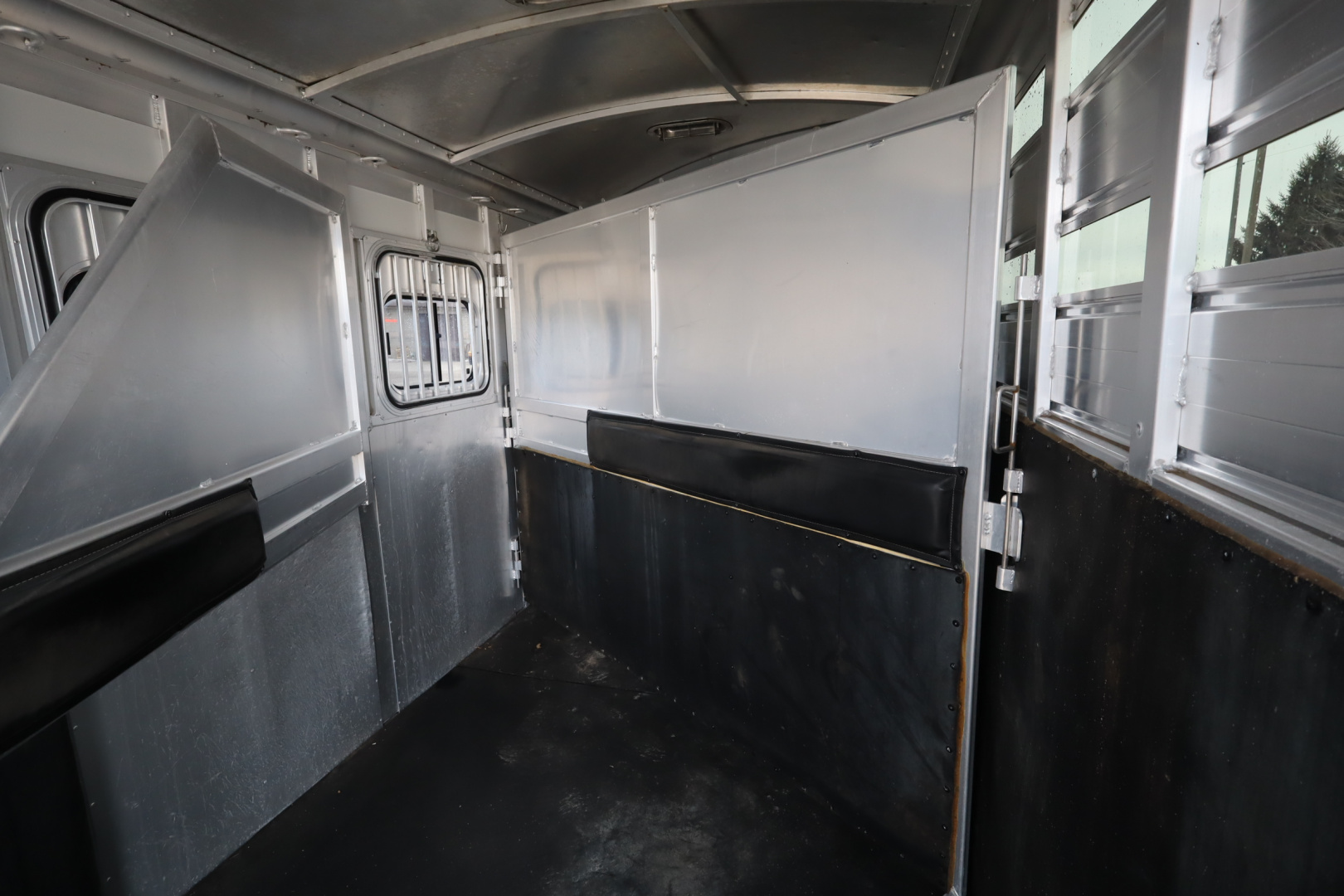 Used 2000 Cherokee 3 Place Weekender GN Horse Trailer