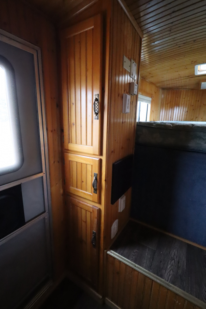 Used 2000 Cherokee 3 Place Weekender GN Horse Trailer